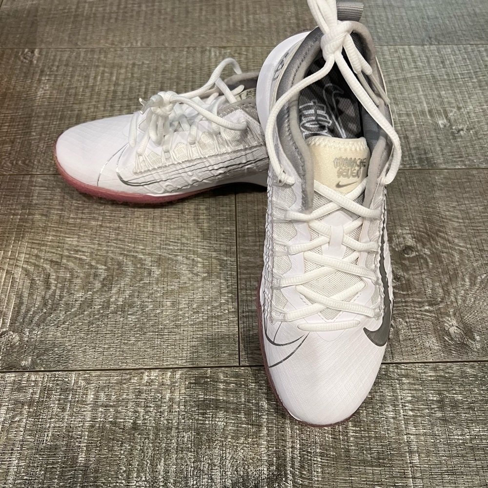 Nike Alpha Huarache 7 Pro TF in White and Metallic Silver
